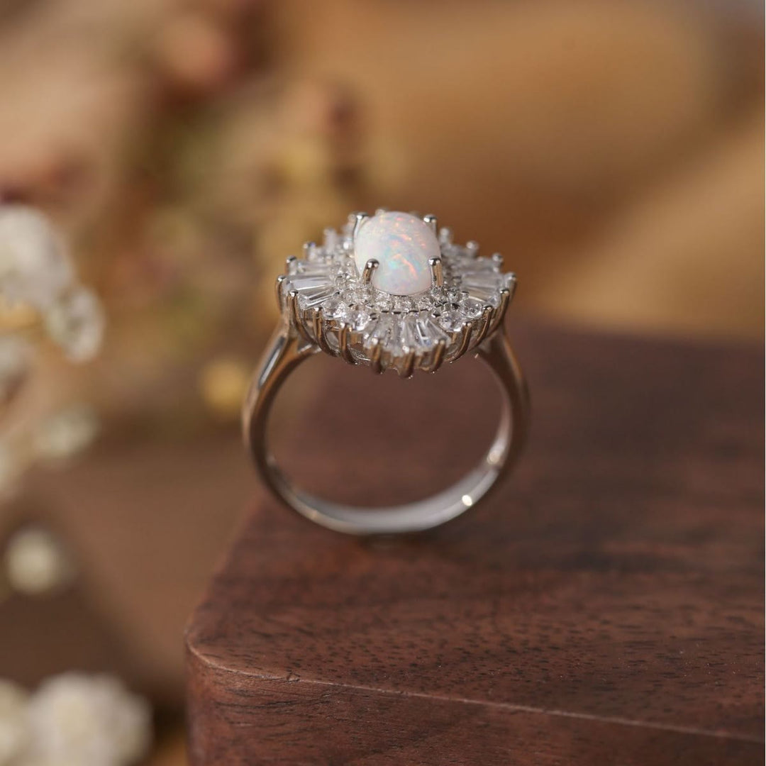 Anillo de plata de ley S925 con circonita blanca y ópalo ovalado de Olivenorma
