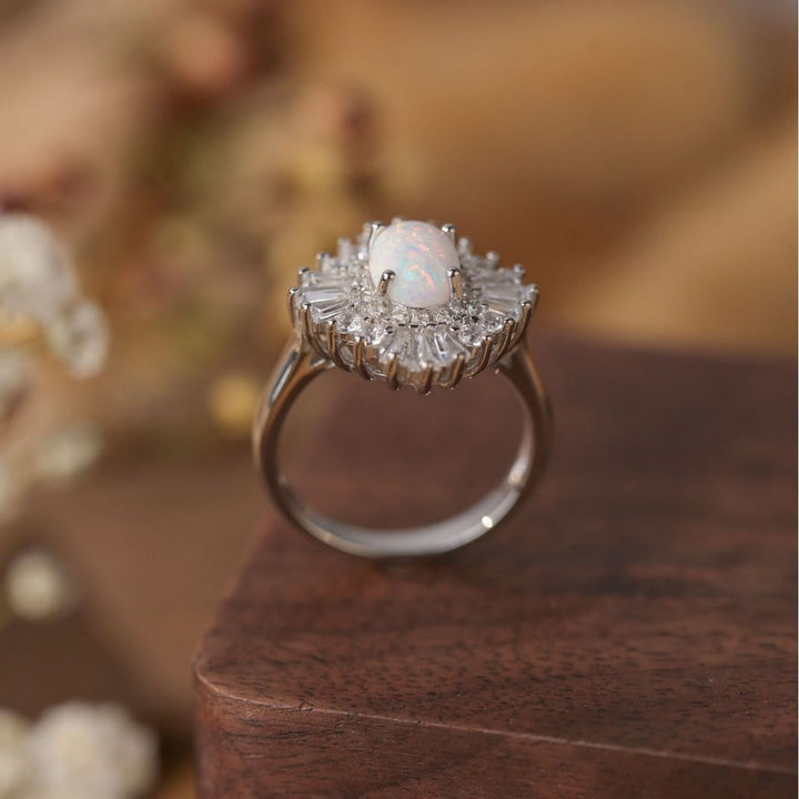 Anillo de plata de ley S925 con circonita blanca y ópalo ovalado de Olivenorma