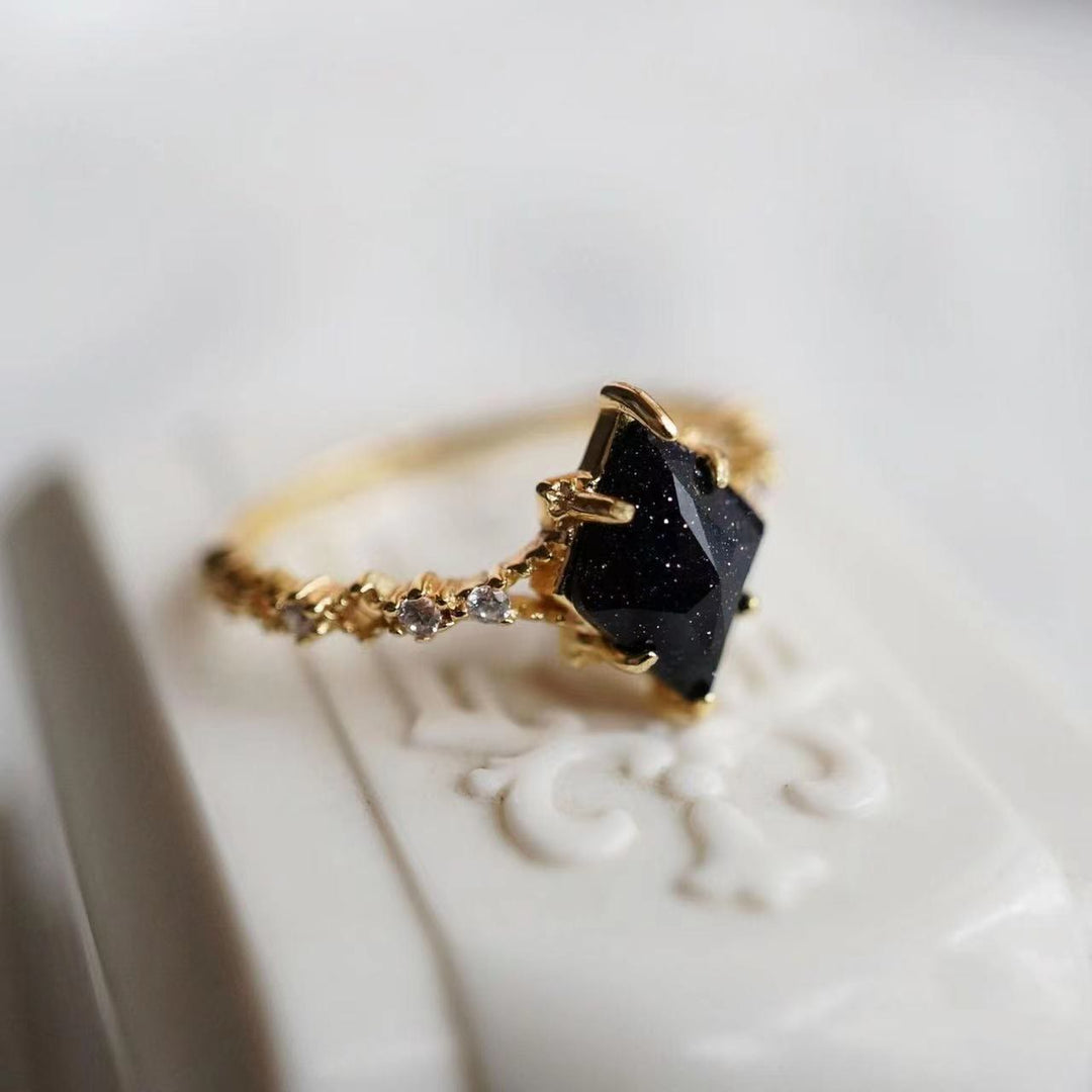Anillo de corona de doble hilera de circonitas blancas y arenisca azul de Olivenorma