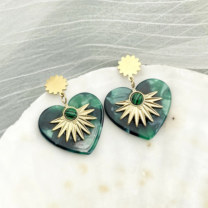 Pendientes de acero inoxidable dorados con ágata musgosa de Olivenorma en forma de corazón 