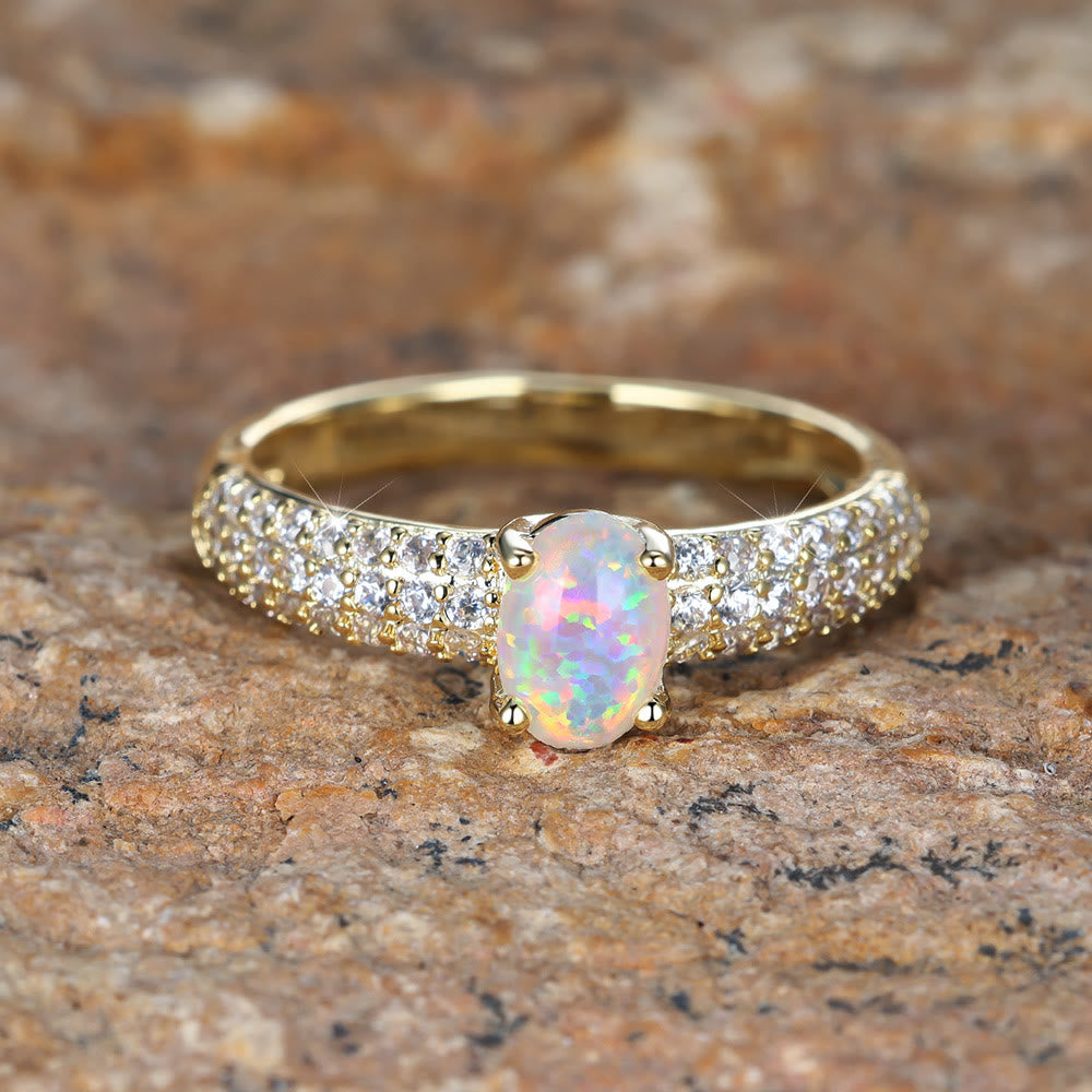Anillo con borde de circonita y ópalo redondo "Shiny Elegance" de Olivenorma