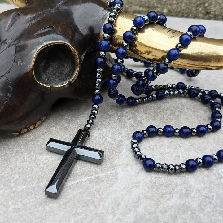 Collar rosario para hombre con cruz de lapislázuli y ojo de tigre de Olivenorma