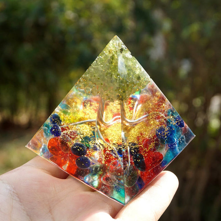 Pirámide de orgón del árbol de la vida de fluorita y peridoto de Olivenorma