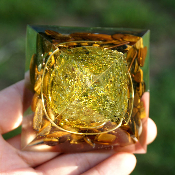 Pirámide de orgón del árbol de la vida de peridoto de Olivenorma con ojo de tigre