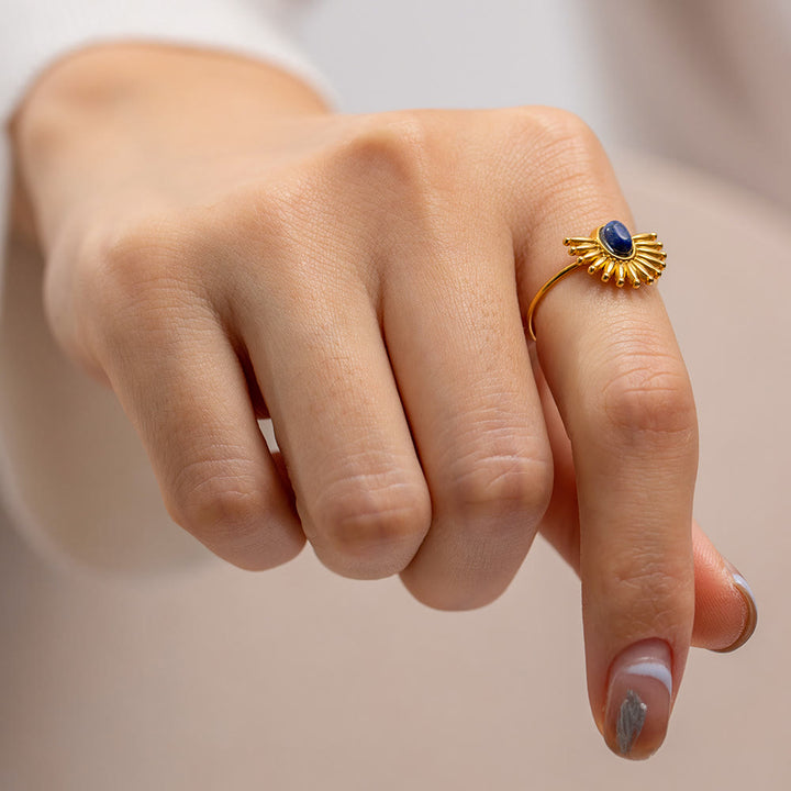 Anillo de acero inoxidable bañado en oro de 18 k con lapislázuli de Olivenorma