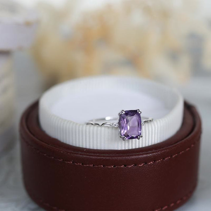 Anillo con diseño de onda de cubo de azúcar y amatista de Olivenorma 