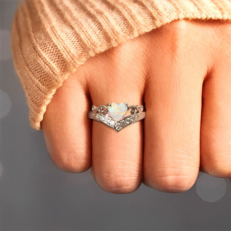 Anillo de ópalo con corona de corazón "Peace of Mind" de Olivenorma 
