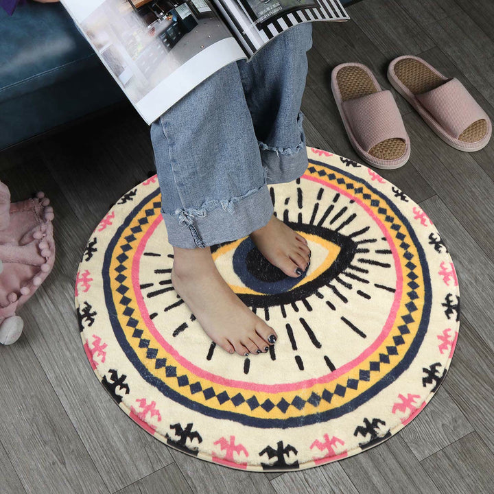 Alfombra antideslizante con diseño de ojo malvado redondo de color rosa de Olivenorma 