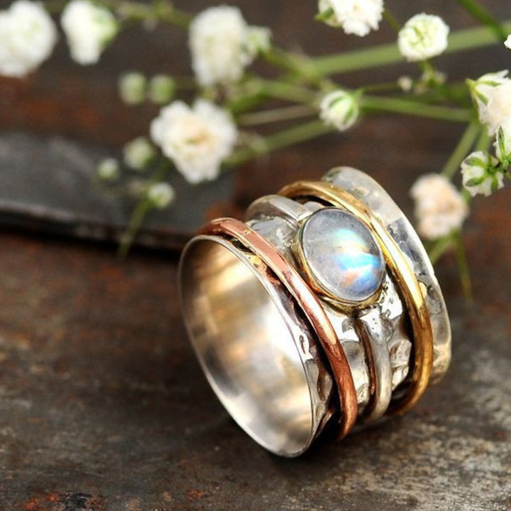 Anillo de la suerte con piedra lunar de Olivenorma