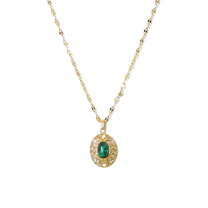Collar con colgante ovalado de turquesa africana verde de Olivenorma 