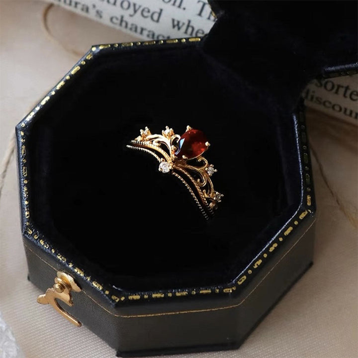 Juego de anillos ajustables apilables con corona de granate rojo de Olivenorma