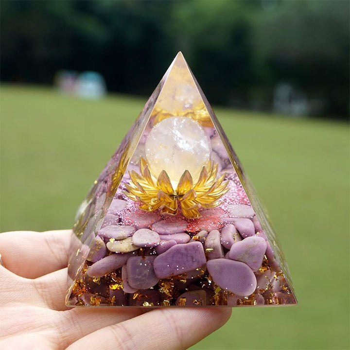 Pirámide orgónica curativa de lepidolita de Olivenorma con cuarzo rosa 