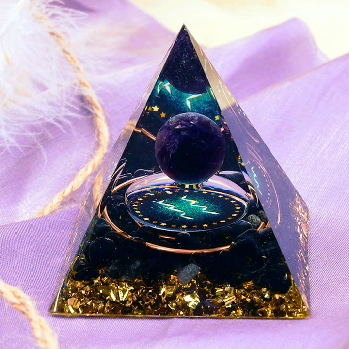 Pirámide de orgón del zodiaco Acuario con esfera de amatista y obsidiana de Olivenorma 