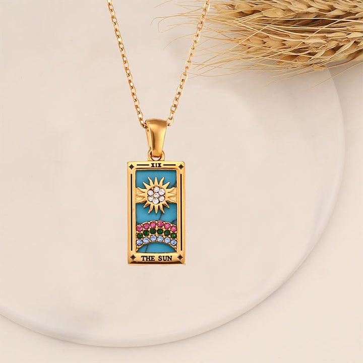 Collar con el signo del tarot "Sol, Amantes, Estrella y Luna" de Olivenorma
