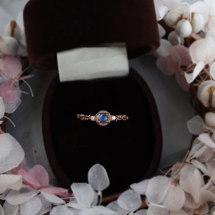 Anillo delicado de circonita y piedra lunar natural de Olivenorma