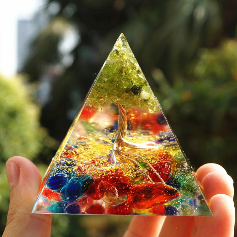 Pirámide de orgón del árbol de la vida de fluorita y peridoto de Olivenorma