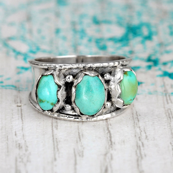 Anillo de turquesa bohemia de tres piedras de Olivenorma