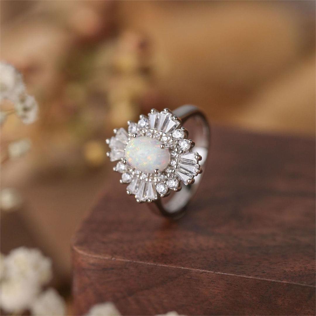 Anillo de plata de ley S925 con circonita blanca y ópalo ovalado de Olivenorma