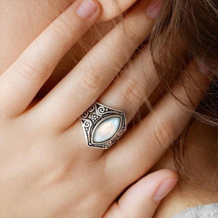 Anillo de protección curativa con piedra lunar Olivenorma