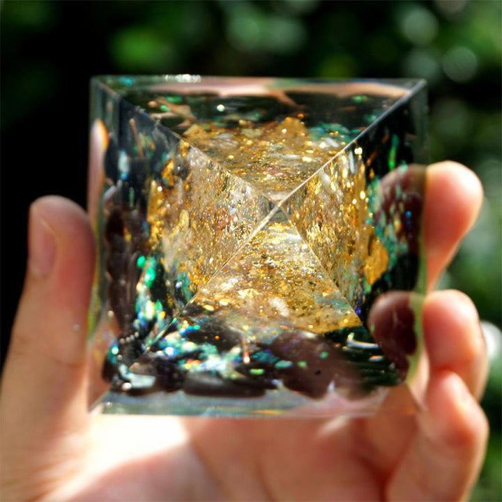 Pirámide de orgón con árbol de la vida de obsidiana de Olivenorma y cristal transparente