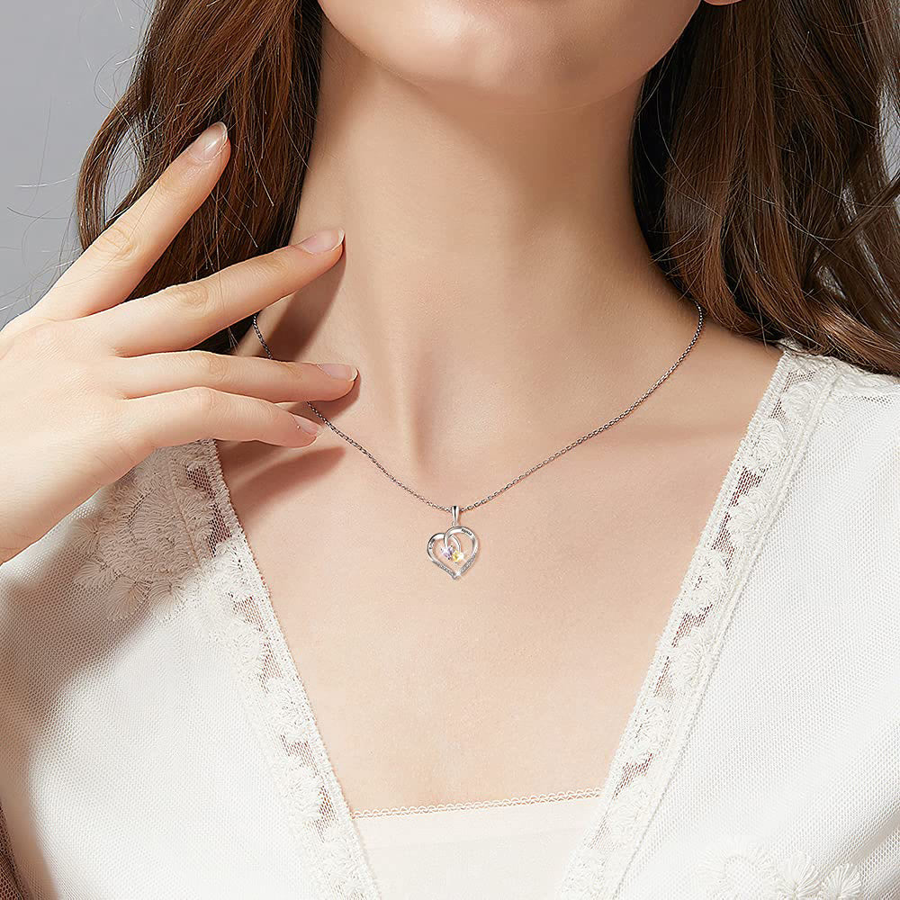 Collar con nombre grabado y dos piedras de nacimiento con promesa de corazón personalizado de Olivenorma