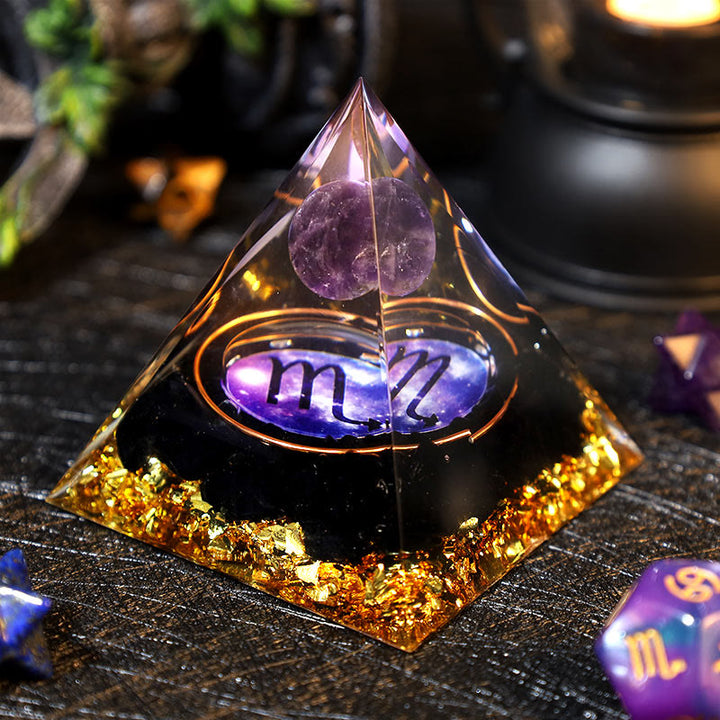 Pirámide de orgón de obsidiana con bola de amatista y grava del zodíaco de Escorpio de Olivenorma