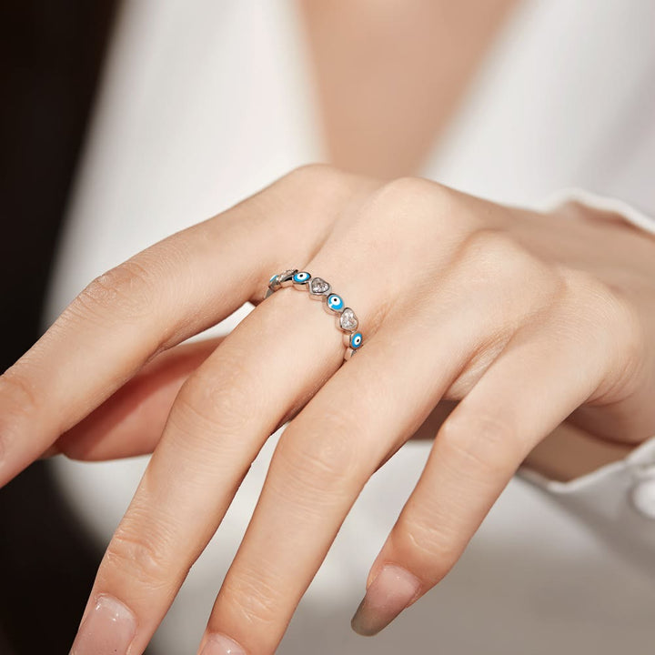 Anillo de plata de ley S925 con forma de corazón y circonita blanca de Olivenorma
