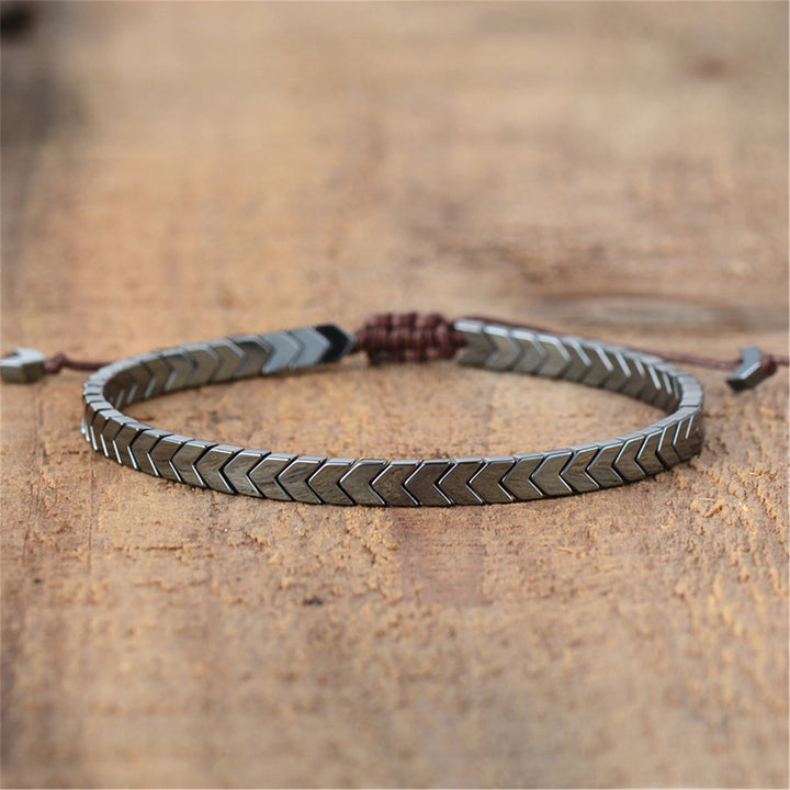 Pulsera ajustable con flechas de hematita mate de Olivenorma