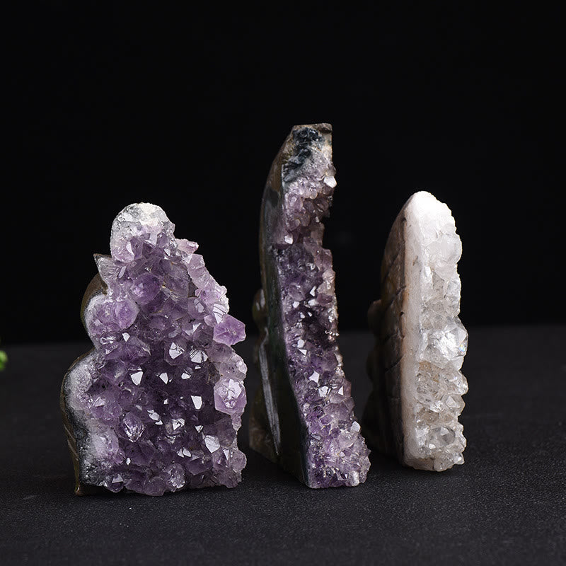 Adorno tallado en forma de búho y mariposa con racimo de amatista natural de Olivenorma