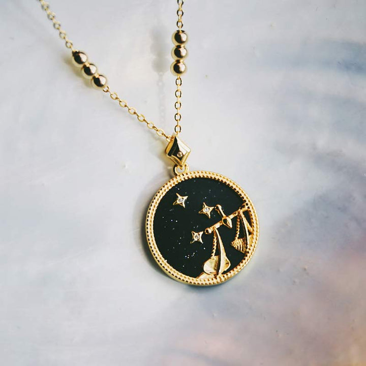 Collar con signo del zodiaco que escucha en piedra arenisca azul 