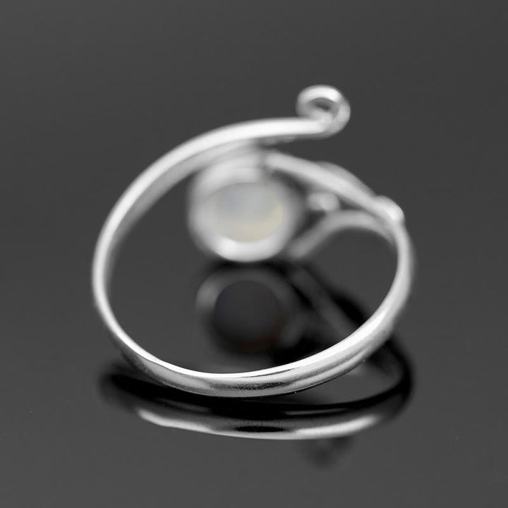 Anillo retro de piedra lunar redonda “Purifica la energía” de Olivenorma