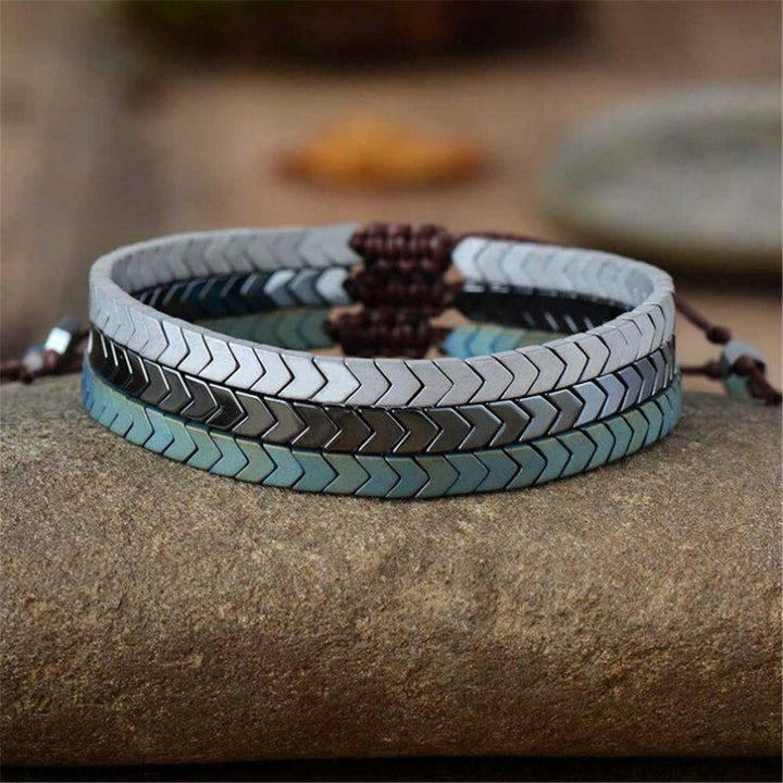 Pulsera ajustable con flechas de hematita mate de Olivenorma