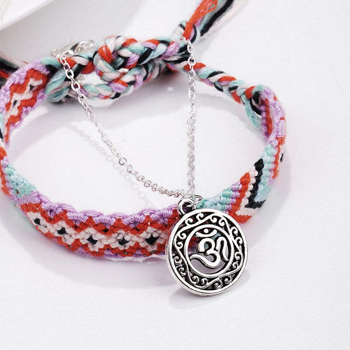 Pulsera tobillera con colgante OM de cuerda de algodón tejida a mano de Olivenorma