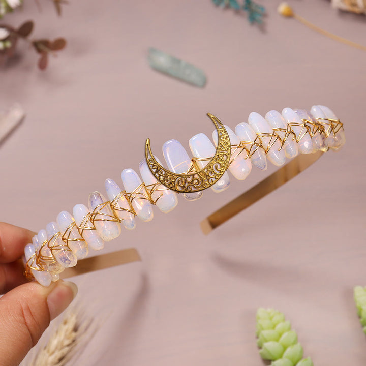Corona de cristal de luna con hilo dorado y piedra natural de Olivenorma