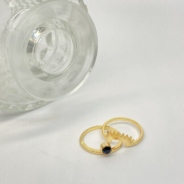 Anillo de acero inoxidable bañado en oro de 18 k con girasol y ónix negro de Olivenorma 