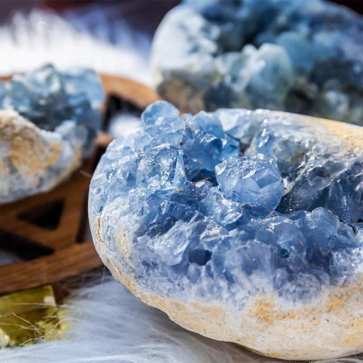 Geoda de cianita natural de Olivenorma, piedra preciosa decorativa
