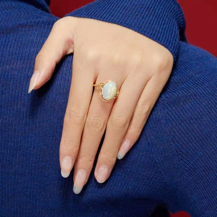 Anillo ajustable con diseño de amor en el costado y ópalo grande de Olivenorma 