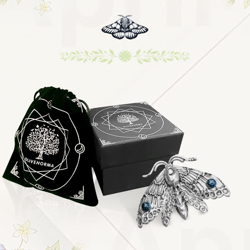Anillo de bruja con forma de polilla lunar y piedras preciosas de Olivenorma
