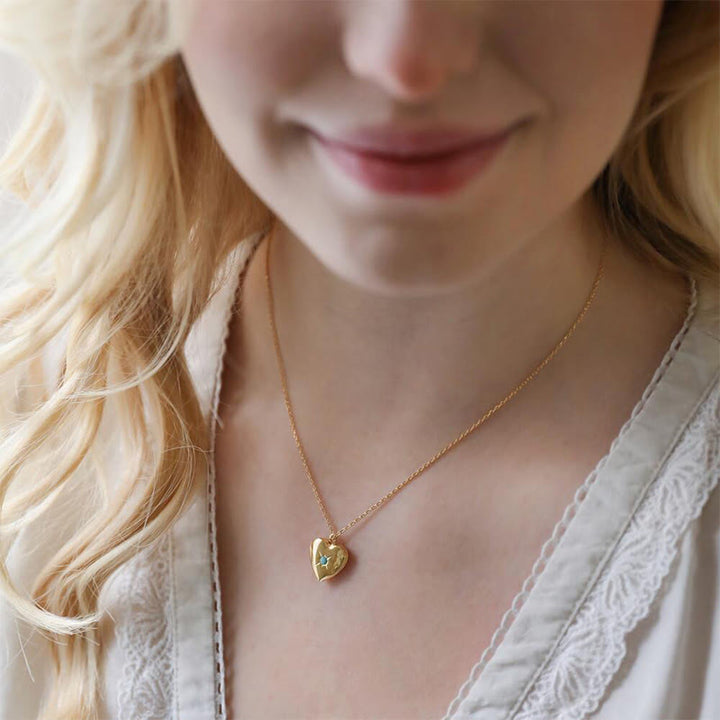 Collar con forma de corazón y piedra natal "Shine in My Heart" de Olivenorma 