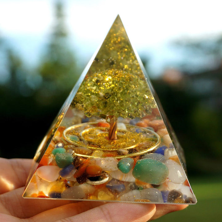 Pirámide orgónica del árbol de la vida de fluorita de Olivenorma con peridoto