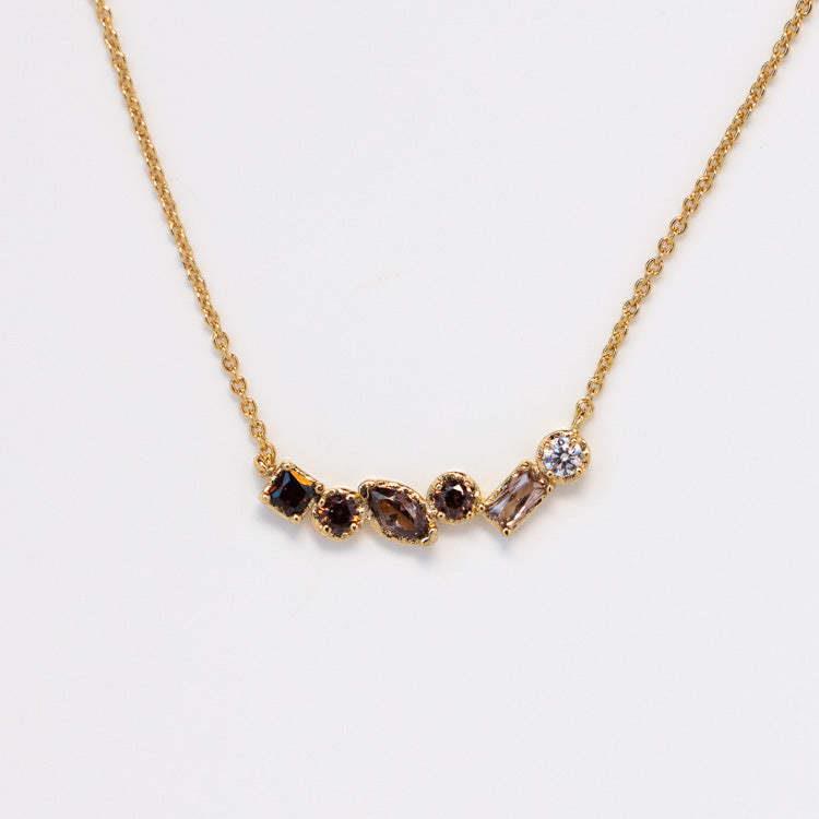 Collar de oro bañado en cobre con colgante de cuentas de piedra natal múltiple de Olivenorma