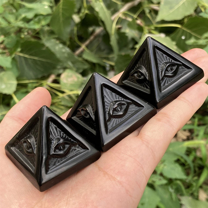Pirámide de orgón de obsidiana de Olivenorma, decoración con piedras preciosas 