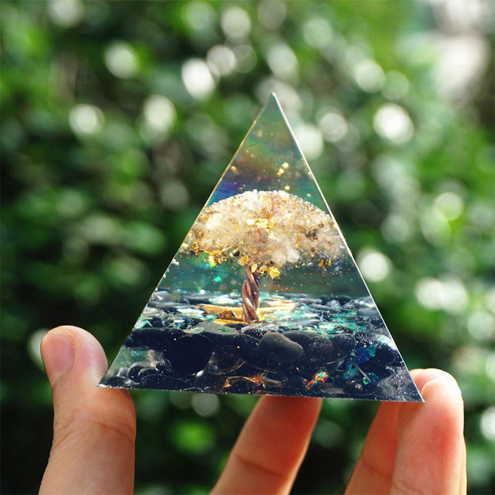 Pirámide de orgón con árbol de la vida de obsidiana de Olivenorma y cristal transparente