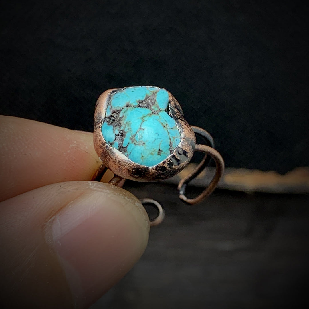 Anillo ajustable con doce piedras de nacimiento de piedra irregular natural en bruto de Olivenorma 
