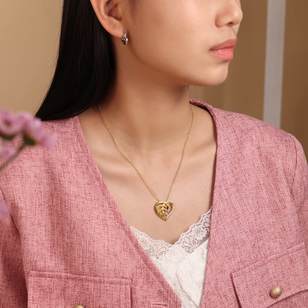 Collar con corazón grabado y piedras de nacimiento personalizadas de Olivenorma