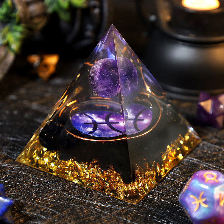 Pirámide de orgón de Piscis del zodíaco con grava de obsidiana y bola de amatista de Olivenorma 