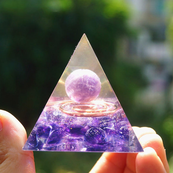 Pirámide de orgón de cristal transparente de amatista de Olivenorma