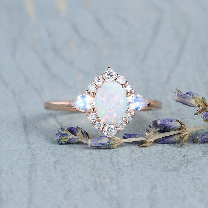 Anillo de mujer con ópalo, piedra lunar y circonita blanca de Olivenorma