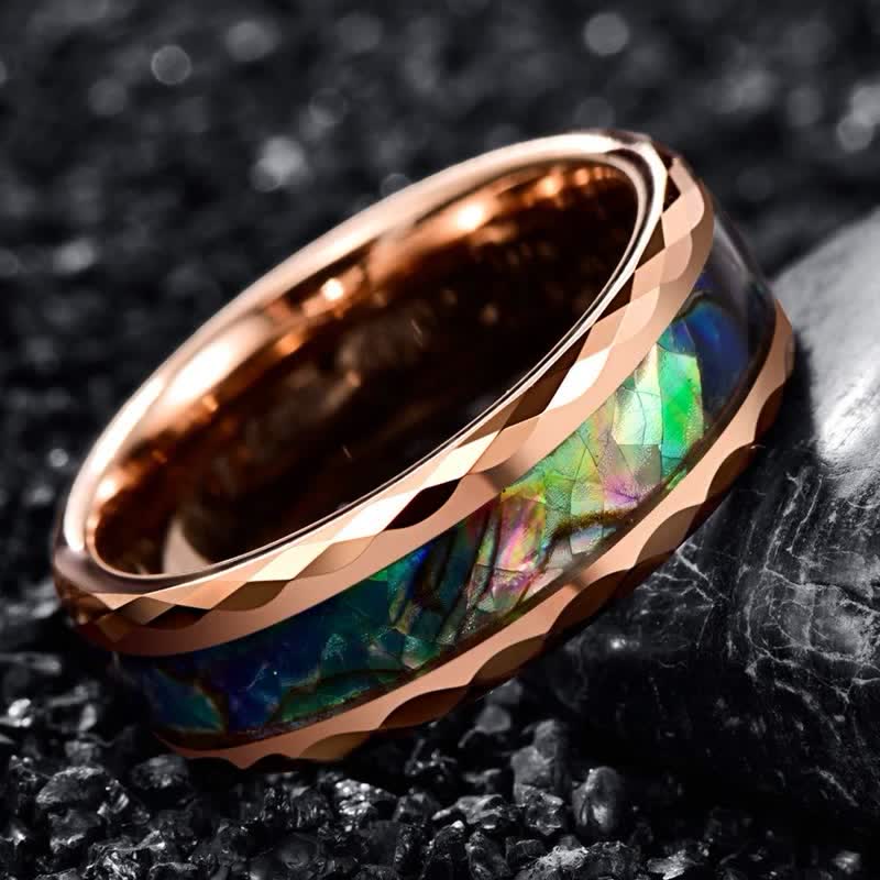 Anillo de carburo de tungsteno con concha de abulón y madera de koa de Olivenorma 