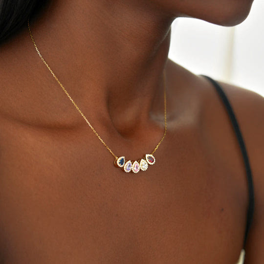 Collar con piedras natales en forma de lágrima del 1 al 8 de Tears Of Joy de Olivenorma